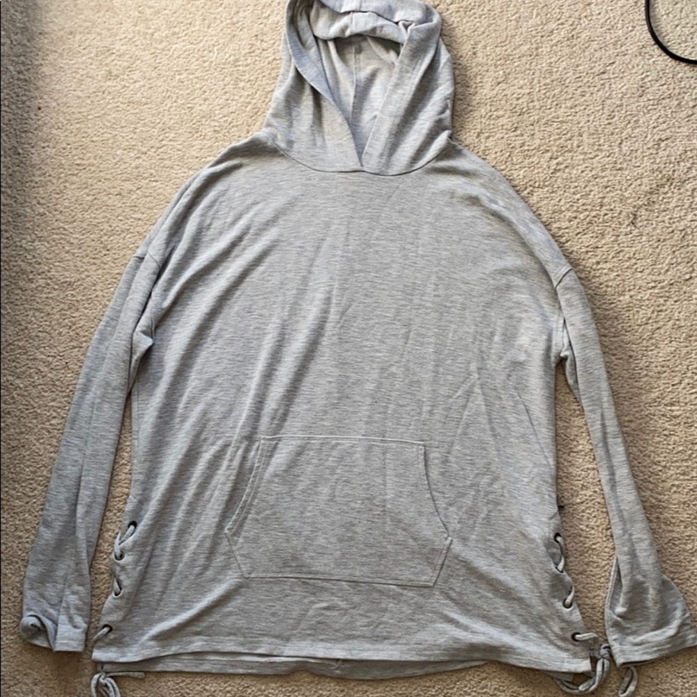 Oversized sweatshirt w hoody.